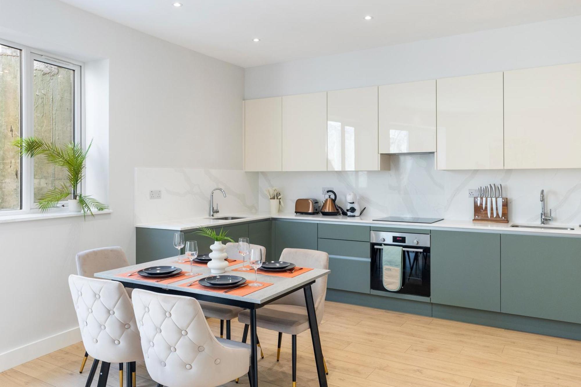 Luxurious 2br Sleeps 6 Hotel-style Comfort The Oak