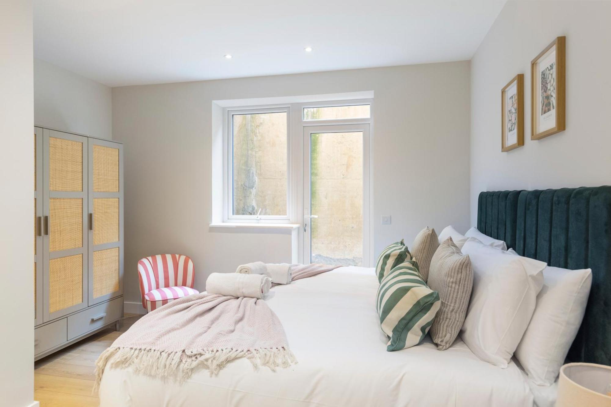Apartment Luxurious 2br Sleeps 6 Hotel-style Comfort The Oak London